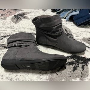 Gray women’s ankle boots size 9